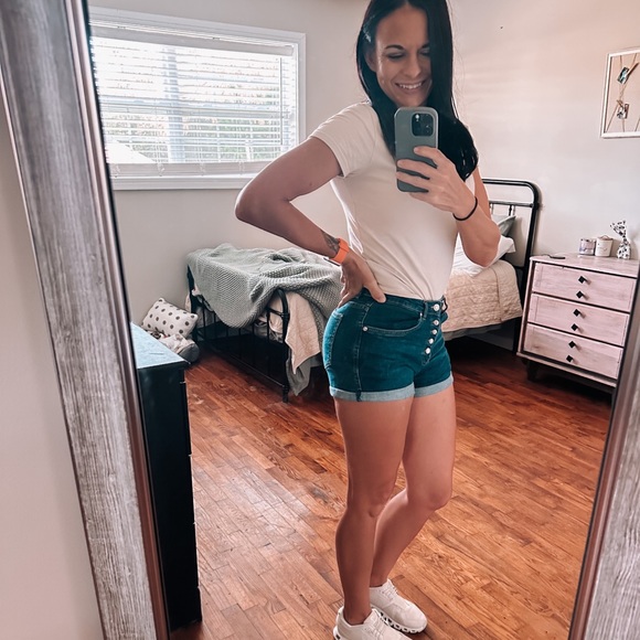 zara dark wash button fly rolled cuff shorts - Picture 2 of 6